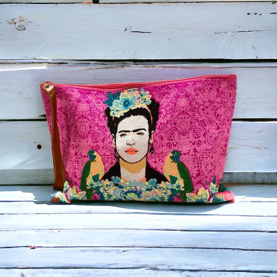 Frida Kohl on hot pink